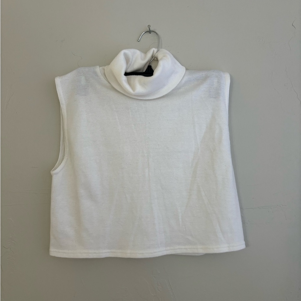 White Stag Cropped White Turtleneck – Size L/XL